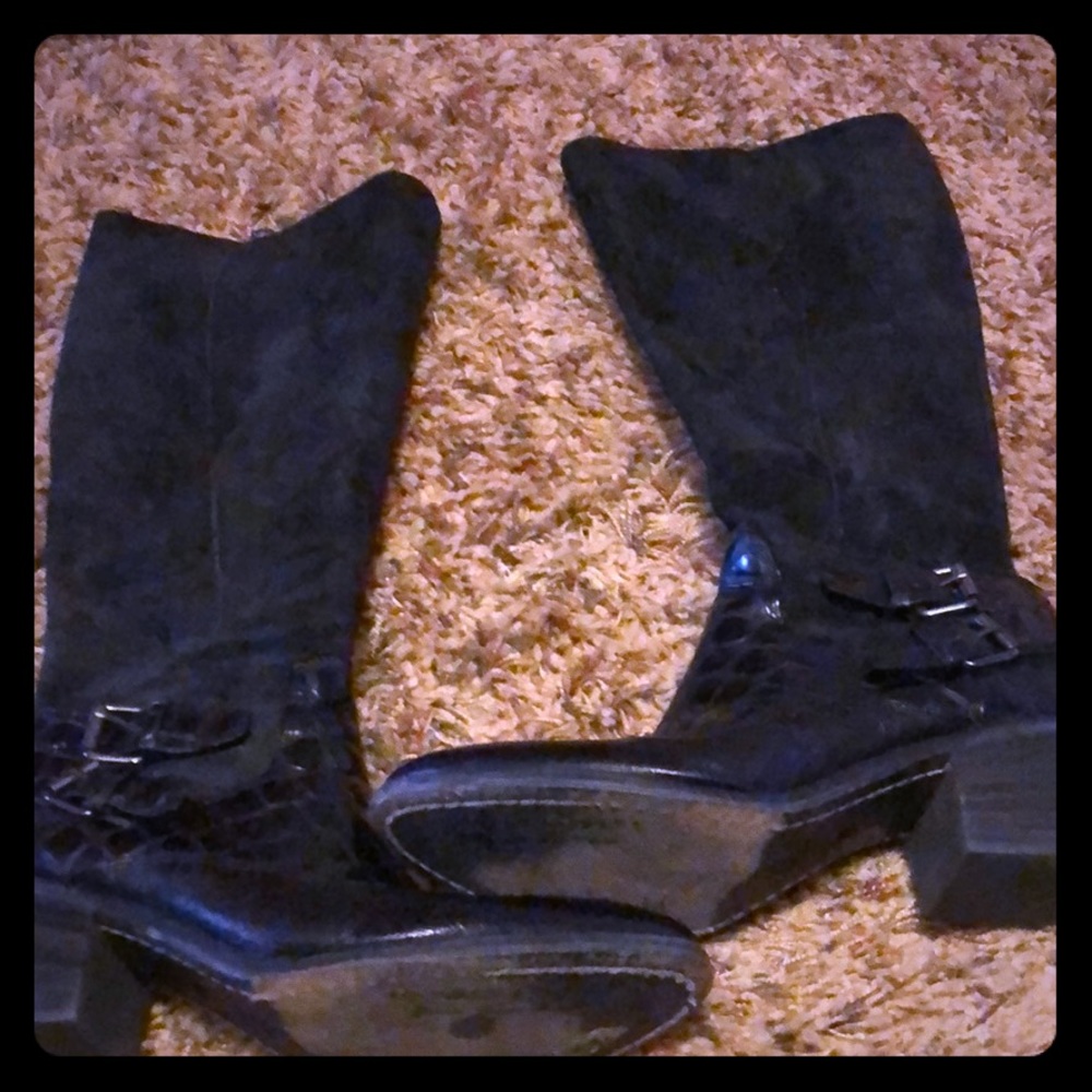 Donald Pliner black suede boots size 9